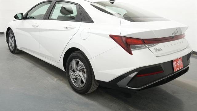 2024 Hyundai ELANTRA SE