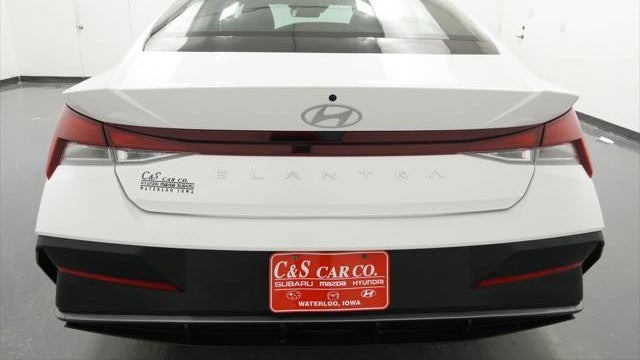2024 Hyundai ELANTRA SE