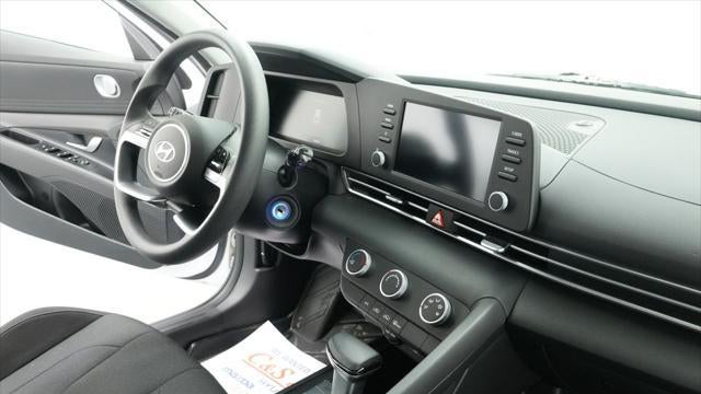 2024 Hyundai ELANTRA SE