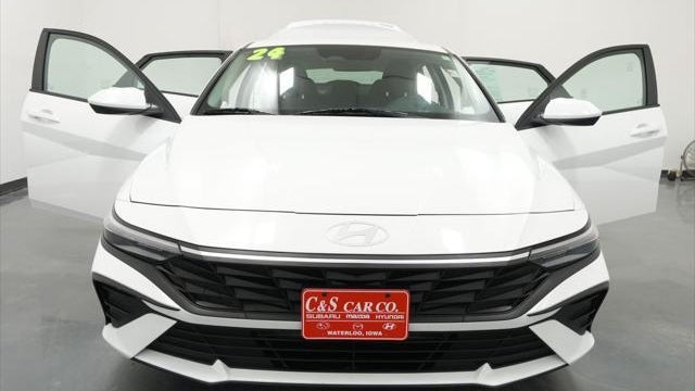 2024 Hyundai ELANTRA SE