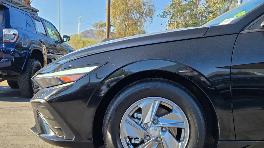 2024 Hyundai ELANTRA SE