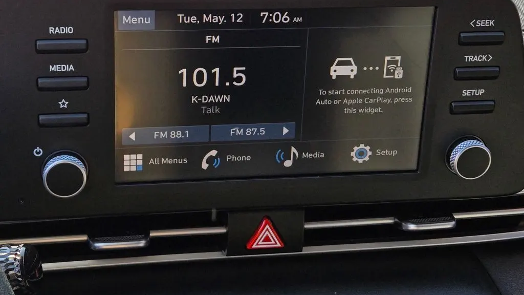 2024 Hyundai ELANTRA SE