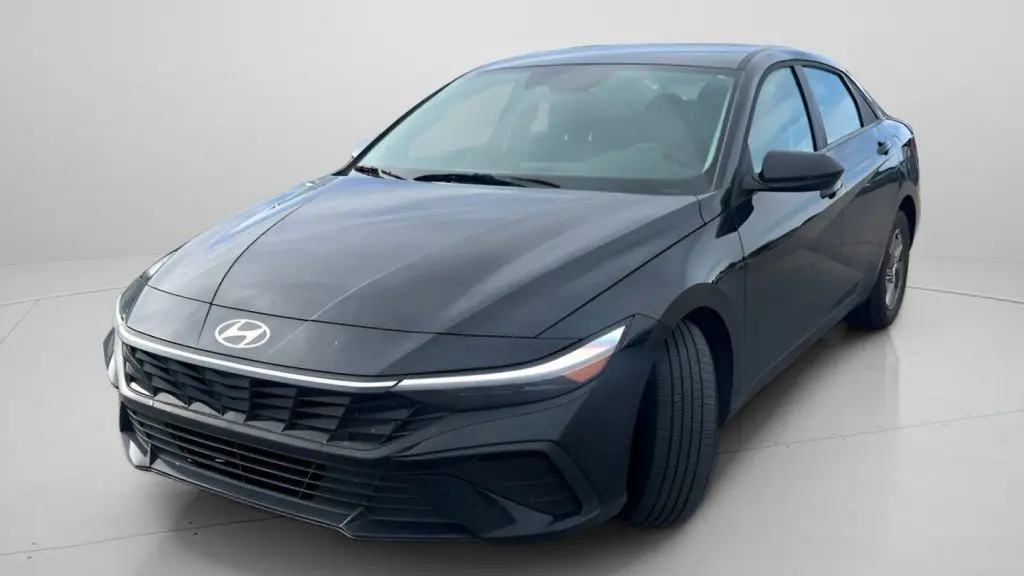 2024 Hyundai ELANTRA SE