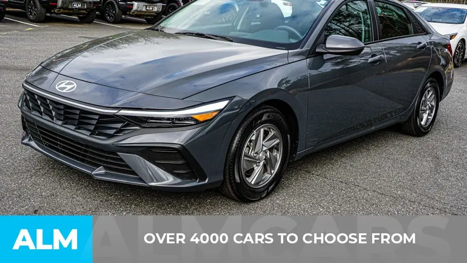 2025 Hyundai ELANTRA SE