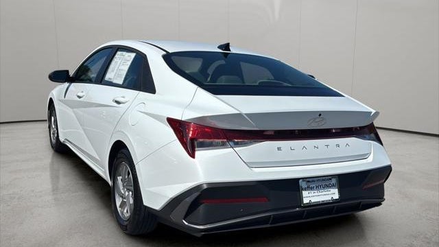 2025 Hyundai ELANTRA SE