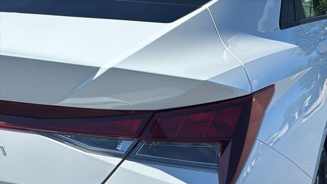 2025 Hyundai ELANTRA SE