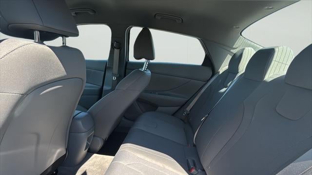 2025 Hyundai ELANTRA SE