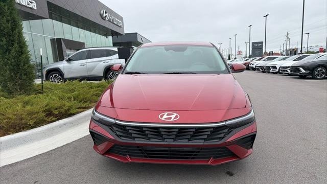 2025 Hyundai ELANTRA SE