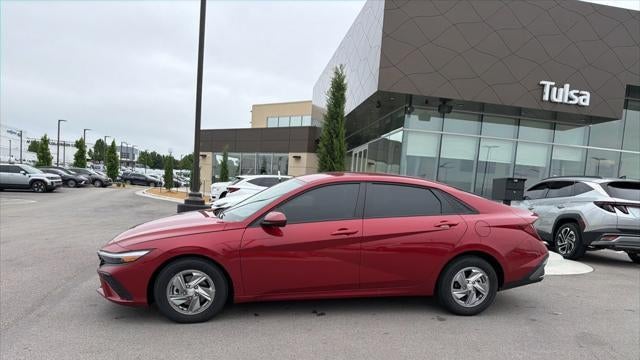 2025 Hyundai ELANTRA SE