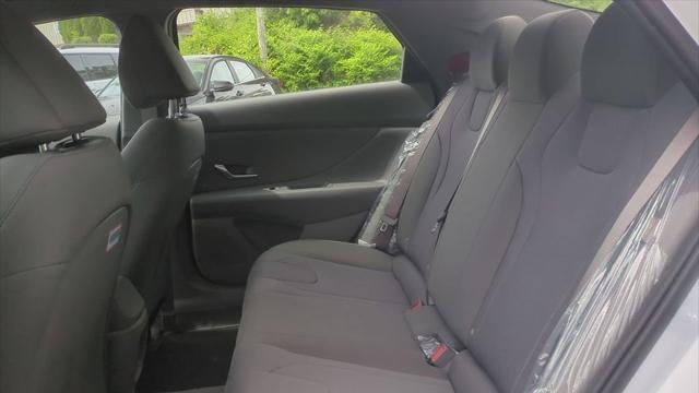 2025 Hyundai ELANTRA SE