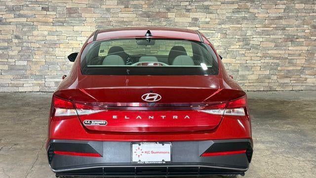 2025 Hyundai ELANTRA SE
