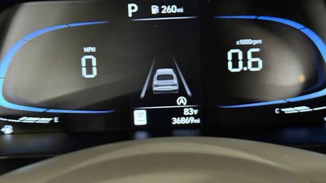 2025 Hyundai ELANTRA SE