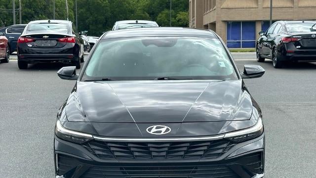 2025 Hyundai ELANTRA SE