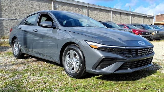 2026 Hyundai ELANTRA SE