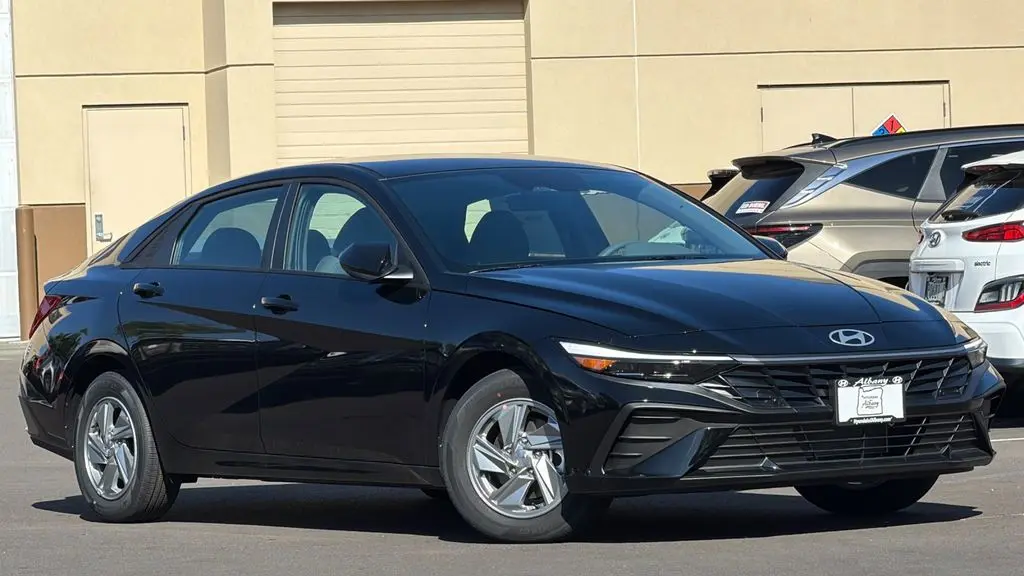 2026 Hyundai ELANTRA SE