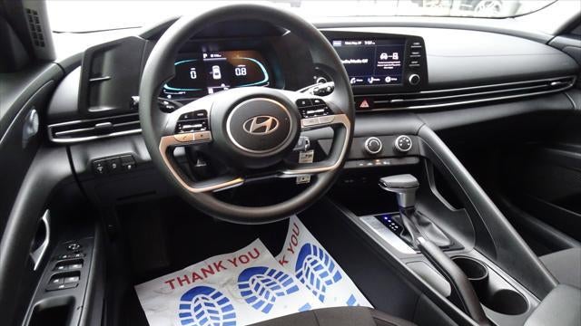 2024 Hyundai ELANTRA SE