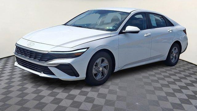 2024 Hyundai ELANTRA SE