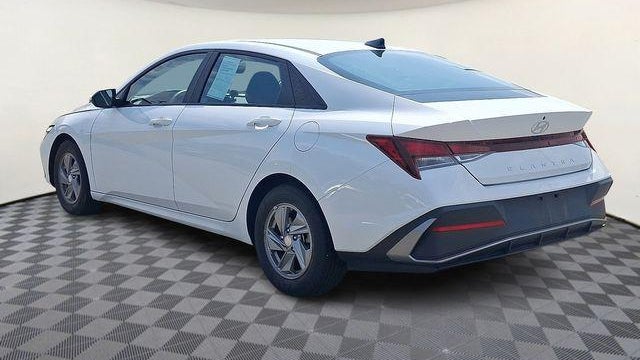 2024 Hyundai ELANTRA SE