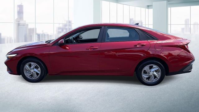 2024 Hyundai ELANTRA SE