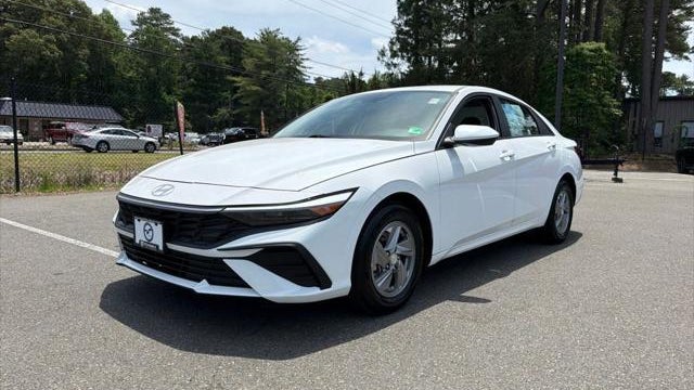 2024 Hyundai ELANTRA SE