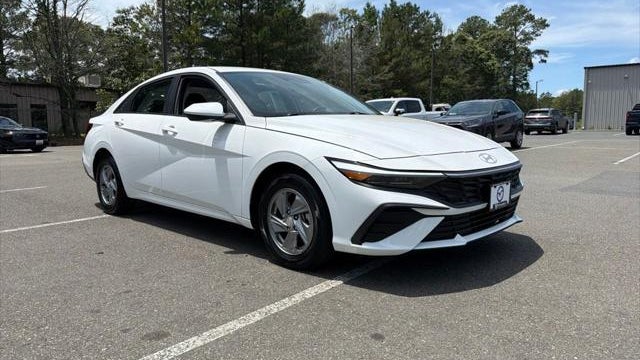 2024 Hyundai ELANTRA SE