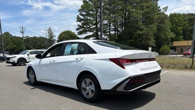 2024 Hyundai ELANTRA SE