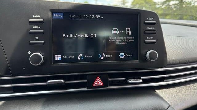 2024 Hyundai ELANTRA SE