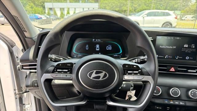 2024 Hyundai ELANTRA SE