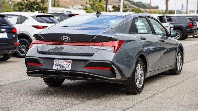2024 Hyundai ELANTRA SE