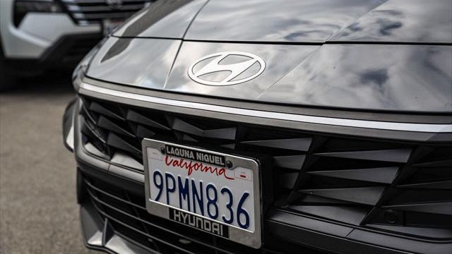 2024 Hyundai ELANTRA SE