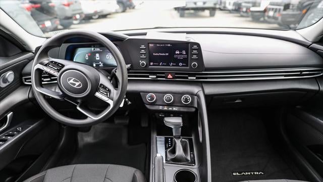 2024 Hyundai ELANTRA SE