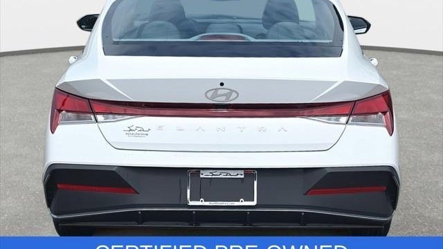 2025 Hyundai ELANTRA SE