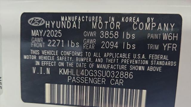 2025 Hyundai ELANTRA SE