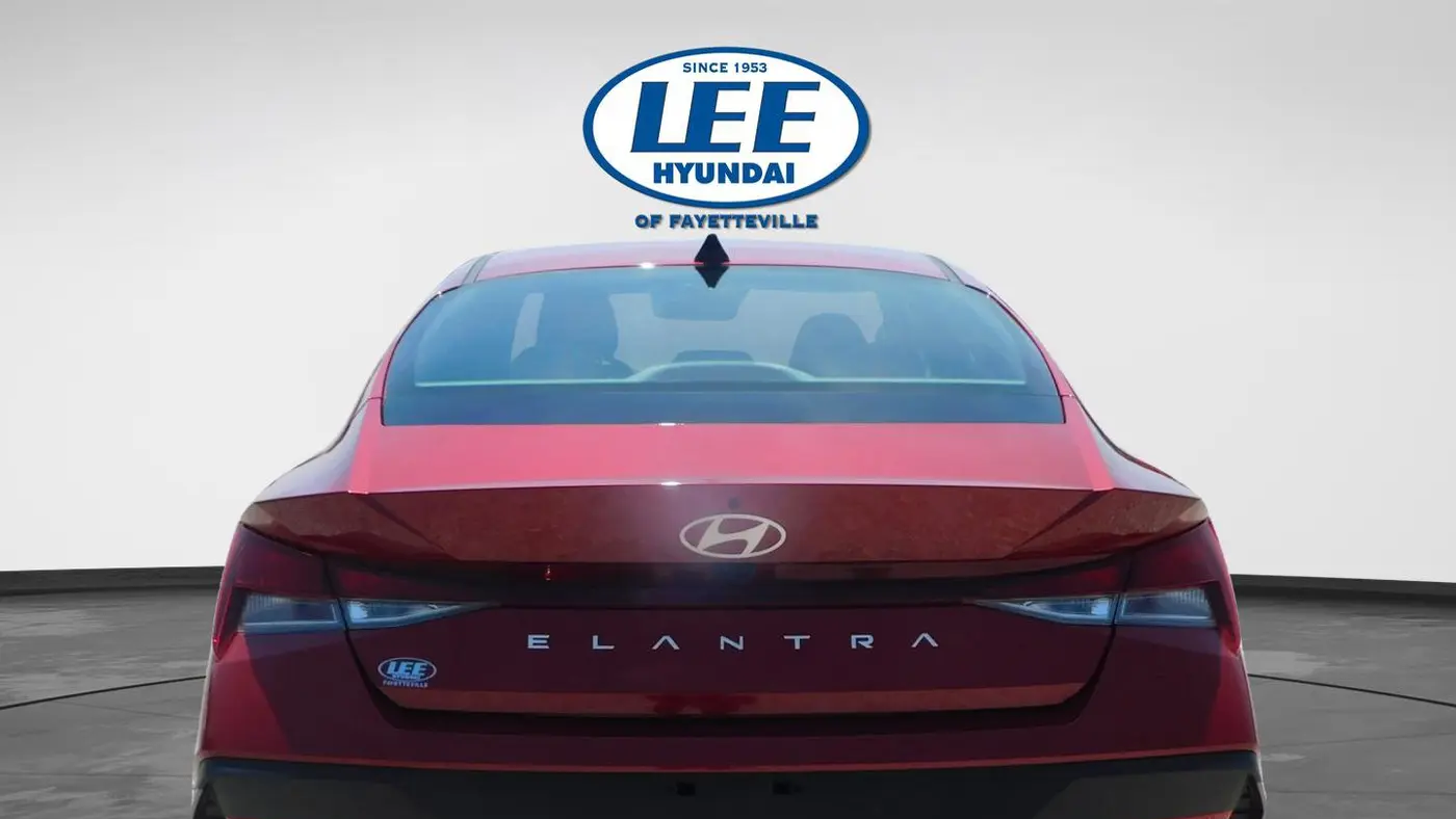 2025 Hyundai ELANTRA SE