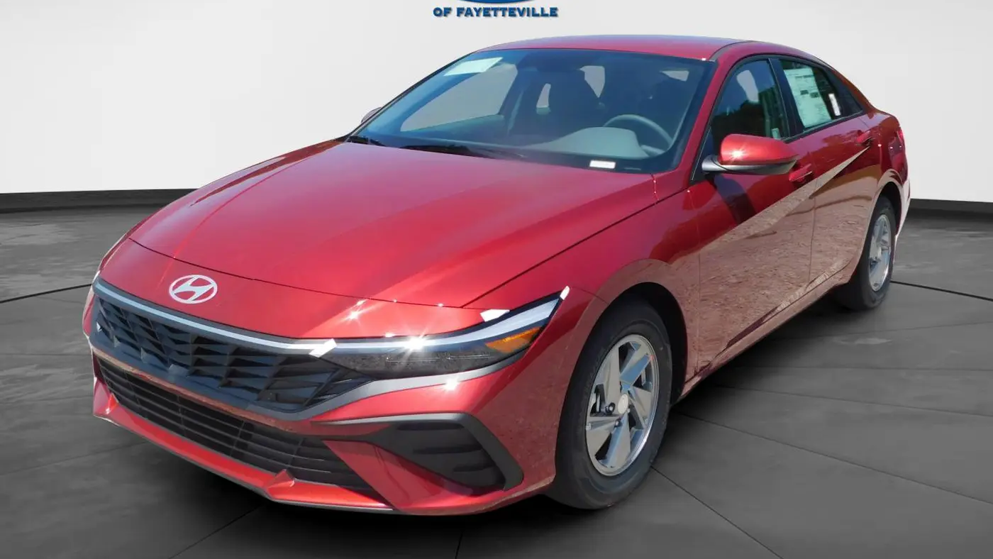 2025 Hyundai ELANTRA SE