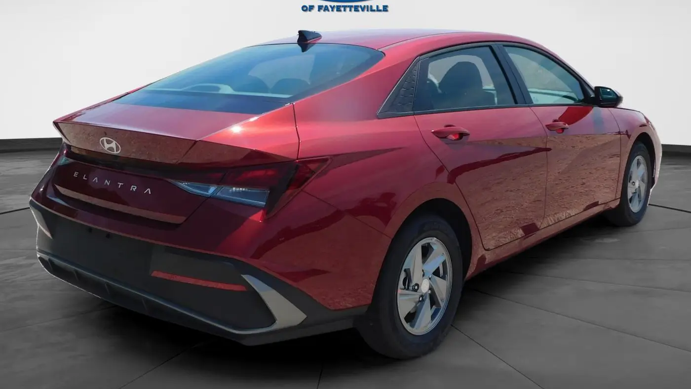 2025 Hyundai ELANTRA SE