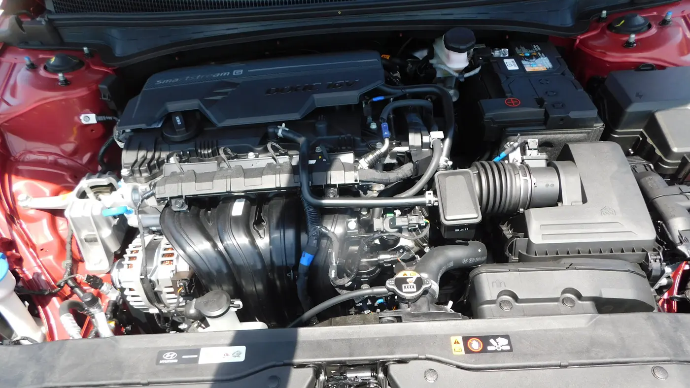 2025 Hyundai ELANTRA SE