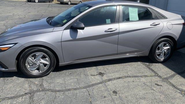 2025 Hyundai ELANTRA SE