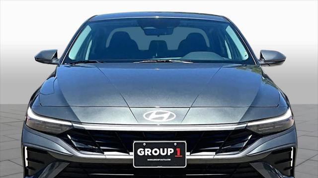 2025 Hyundai ELANTRA SE