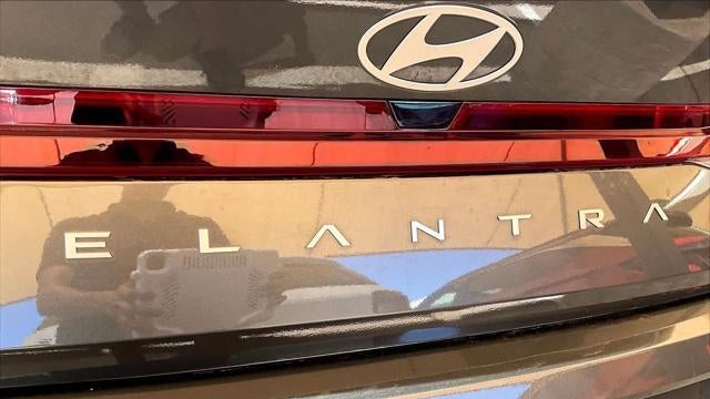 2025 Hyundai ELANTRA SE