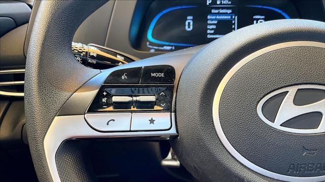 2025 Hyundai ELANTRA SE