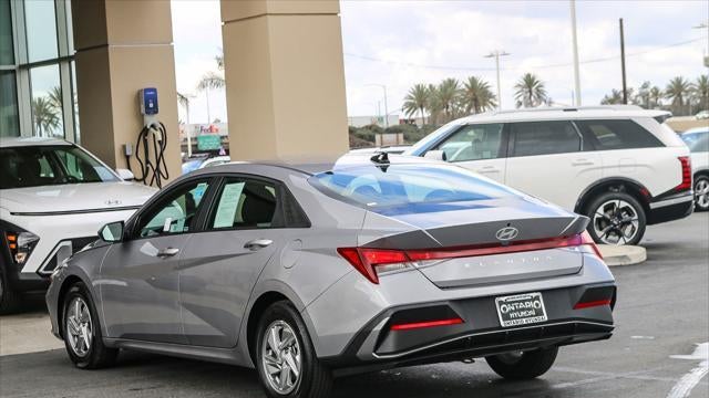 2025 Hyundai ELANTRA SE