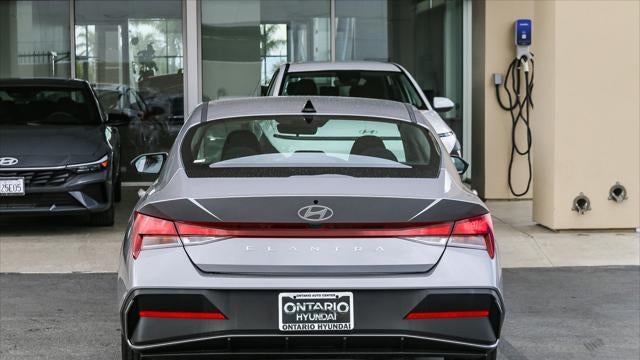 2025 Hyundai ELANTRA SE