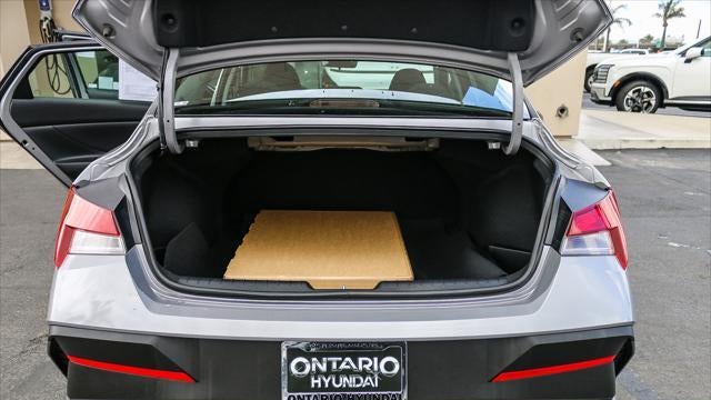 2025 Hyundai ELANTRA SE