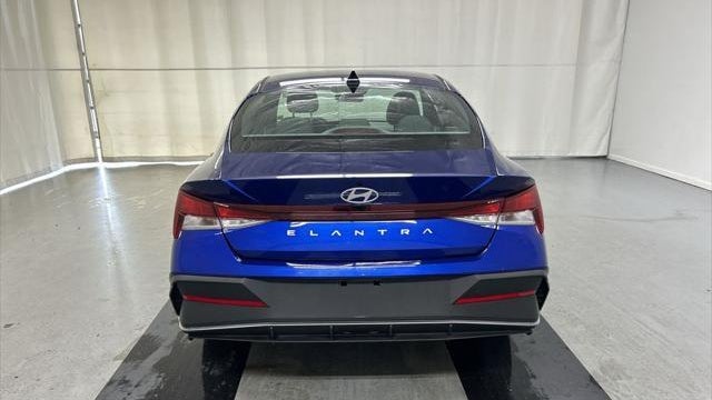 2025 Hyundai ELANTRA SE