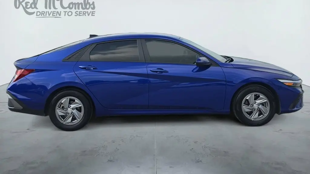 2025 Hyundai ELANTRA SE