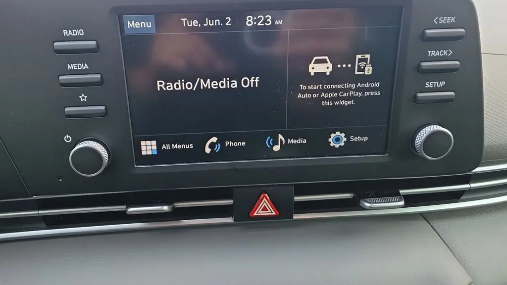 2025 Hyundai ELANTRA SE