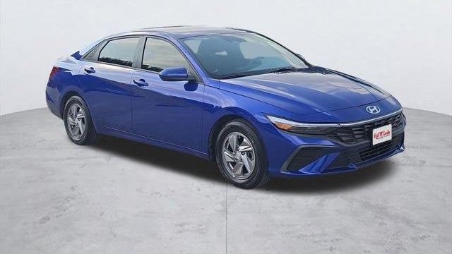 2025 Hyundai ELANTRA SE