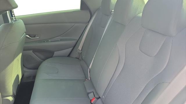 2025 Hyundai ELANTRA SE