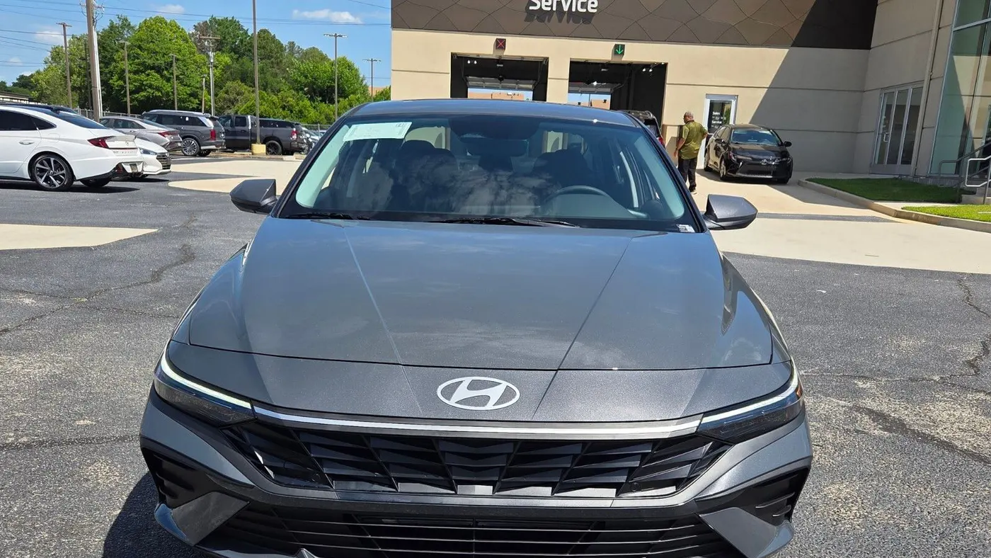 2026 Hyundai ELANTRA SE